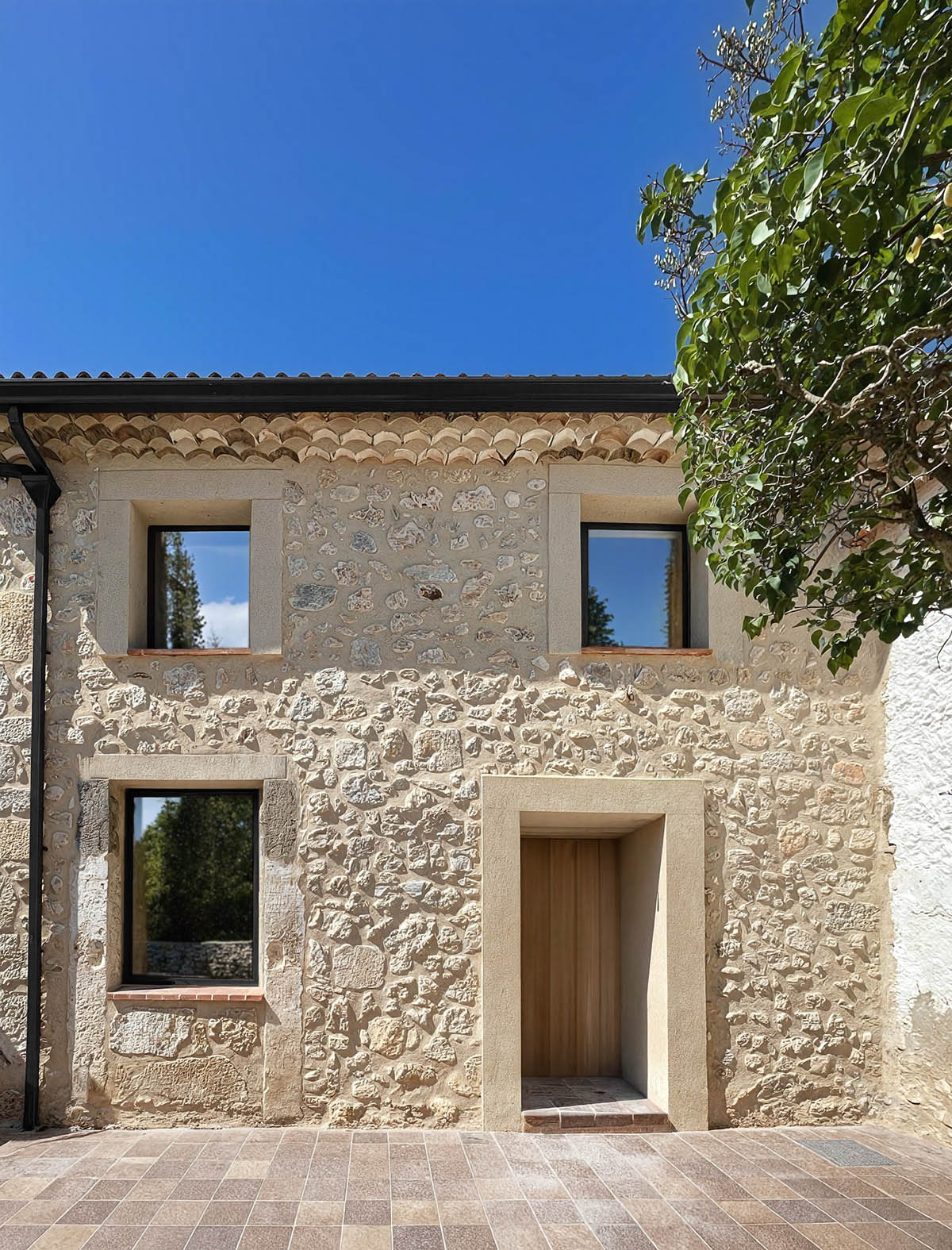 reforma-fachada-vivienda-unifamiliar-segovia Fachada de vivienda rehabilitada con materiales tradicionales